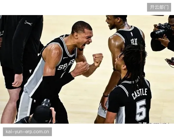 NBA总决赛或上演怀旧对决，尼克斯与马刺的潜在碰撞引发球迷热议。